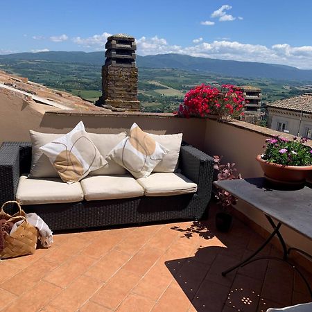 Apartamento La Terrazza Sul Verde, Vista Mozzafiato In Pieno Centro Todi Exterior foto