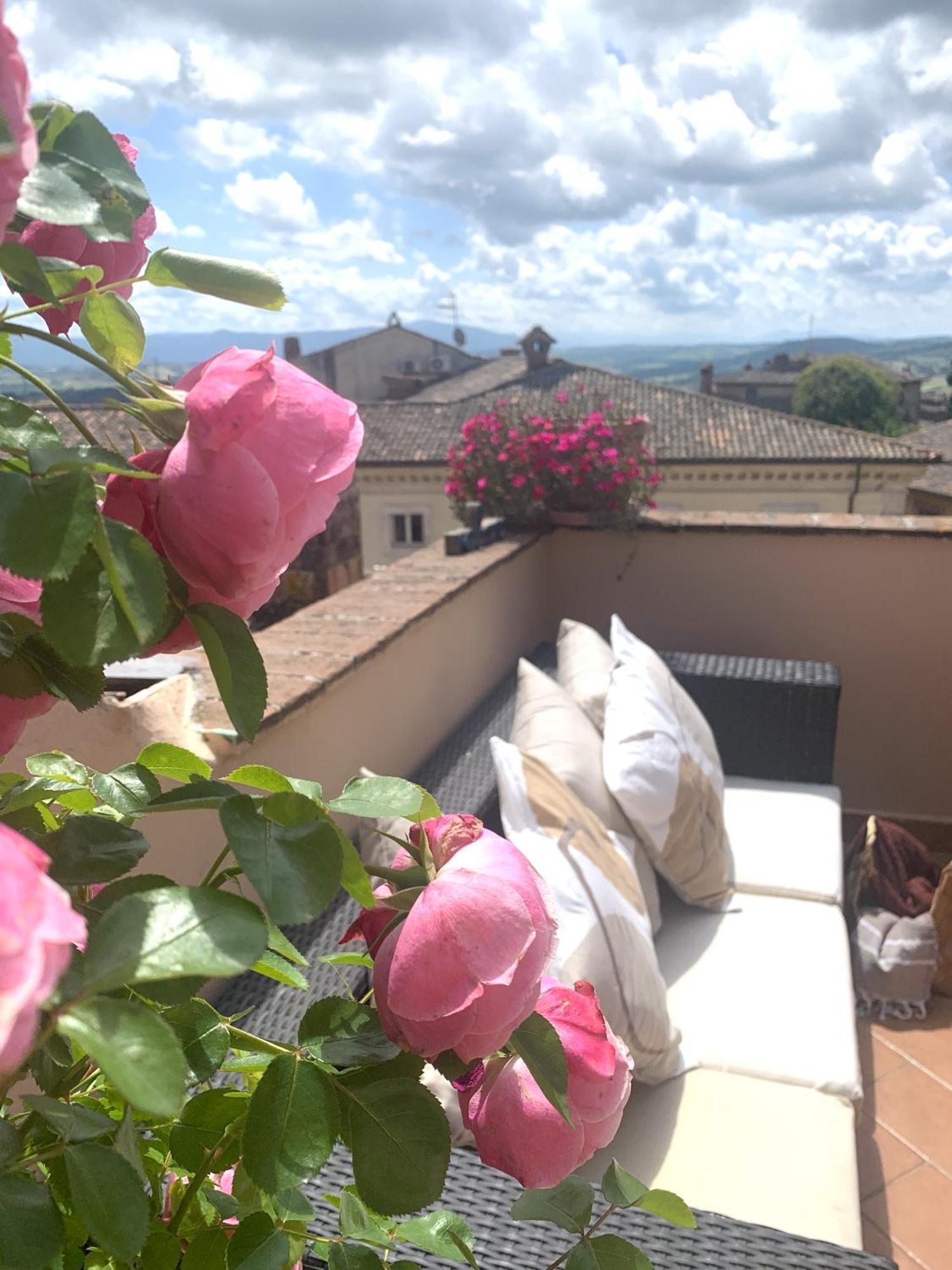 Apartamento La Terrazza Sul Verde, Vista Mozzafiato In Pieno Centro Todi Exterior foto