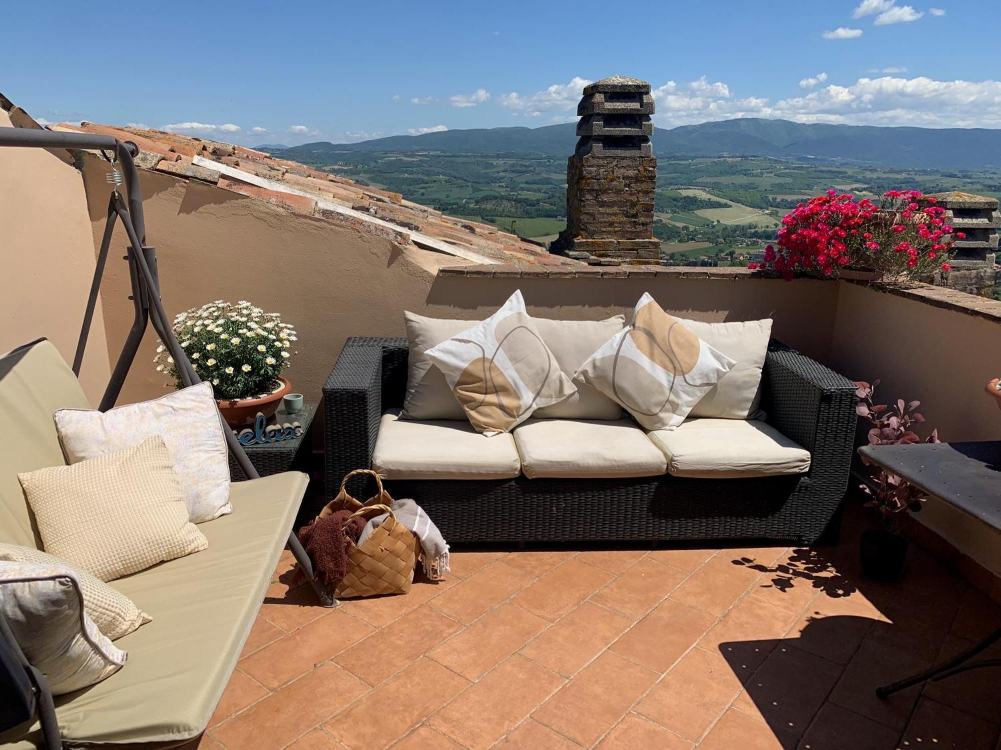 Apartamento La Terrazza Sul Verde, Vista Mozzafiato In Pieno Centro Todi Exterior foto